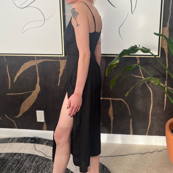 Black jumpsuit with leg slits - Picture 2 of 6